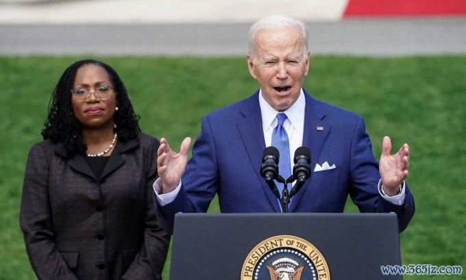 Tổng thống Joe Biden phát biểu khi phê chuẩn chức vụ cho thẩm phán Tòa án Tối cao Ketanji Brown Jackson tại Washington hồi năm 2022. Ảnh: Reuters