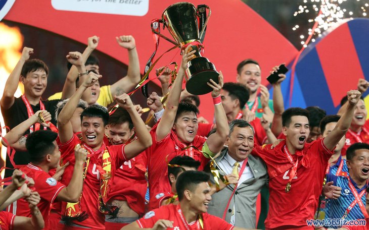 Đội tuyển Việt Nam nhận thưởng hơn 30 tỉ đồng cho cúp vô địch ASEAN Cup 2024 - Ảnh 3.