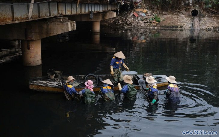 Hà Nội trình phương án lấy nước sông Hồng 'cứu' sông Tô Lịch - Ảnh 2.